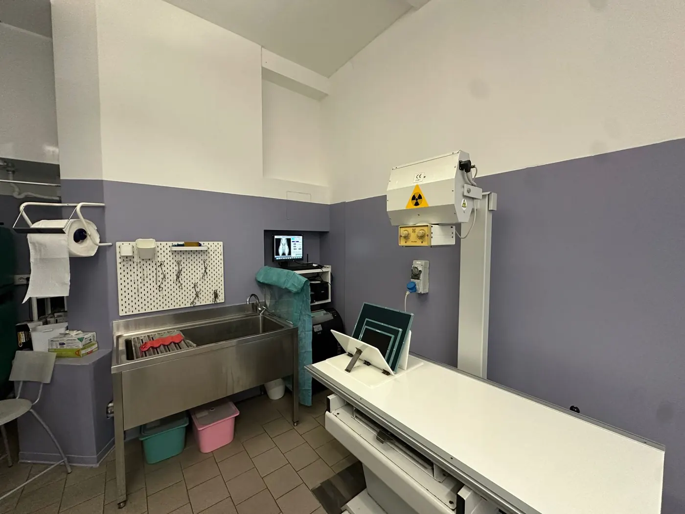 Sala radiologia con apparecchiatura RX